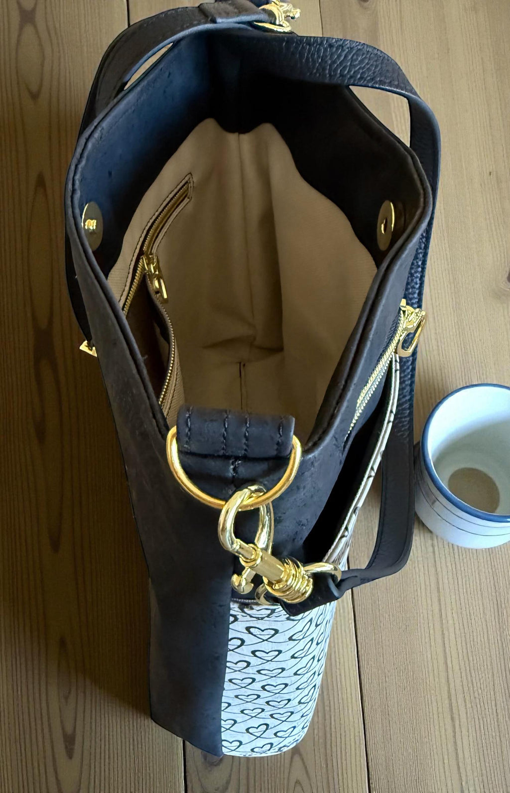 Crossbody purse, Handbag, Black, hearts