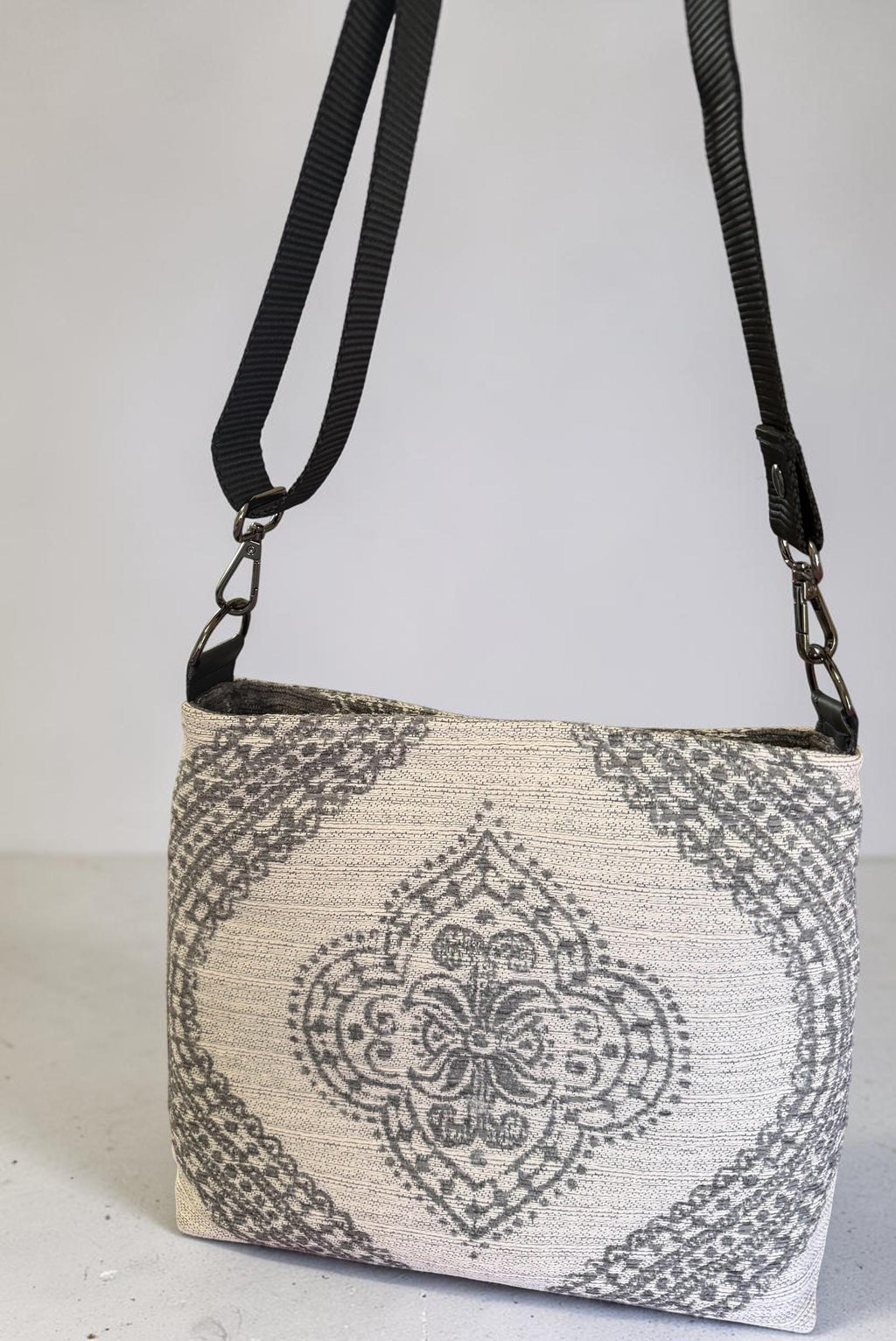 Handbag/Crossbody Bag/Shoulder Bag, Black & white
