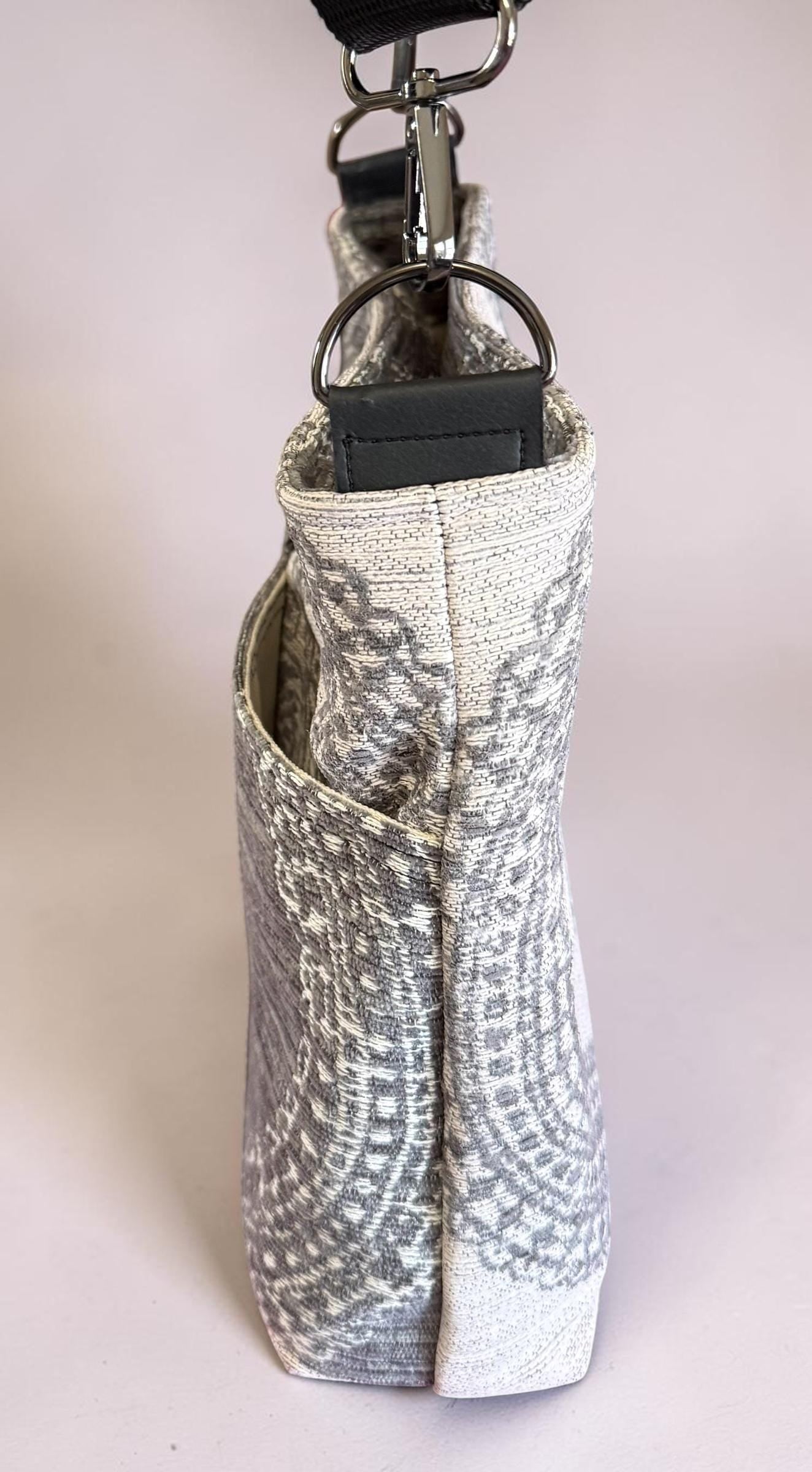 Handbag/Crossbody Bag/Shoulder Bag, Black & white
